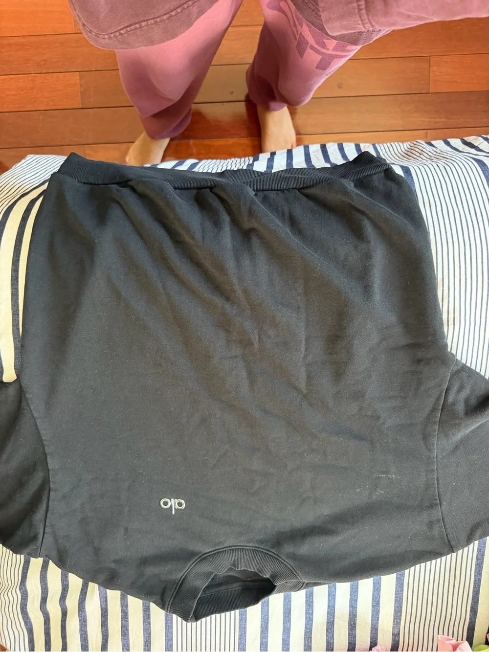 ALO Yoga Black Crewneck Sweatshirt with Subtle Logo